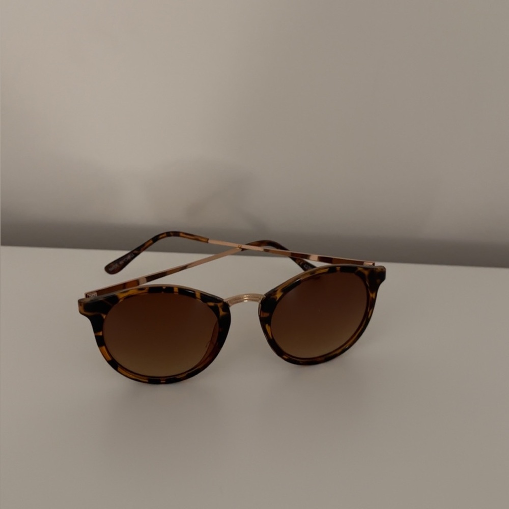 Stylish Tortoiseshell Sunglasses